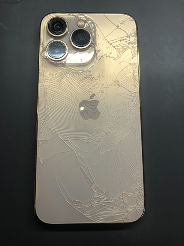 iPhone 13 Pro Max Gold 本体 背面ひび割れ 一宮市】iPhone iPhone 13pro 背面割れ 背面交換 木曽川 テラス